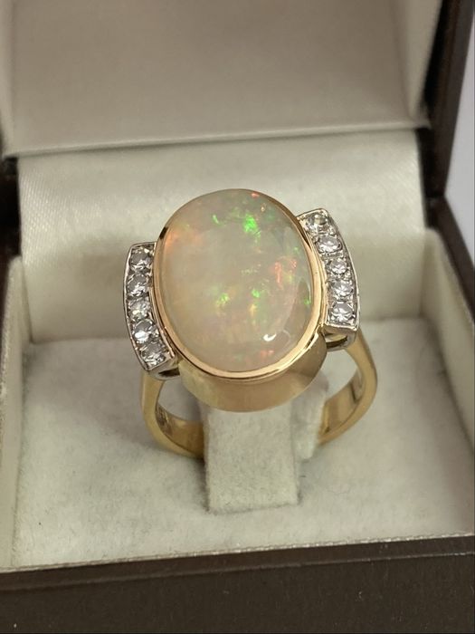 Inel aur 18kt.cu opal si diamante
