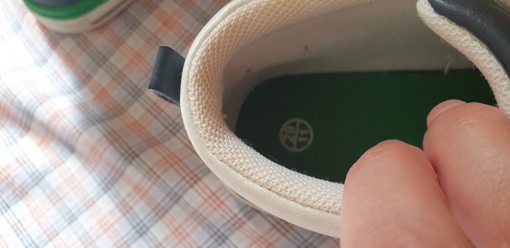 Нови спортни обувки