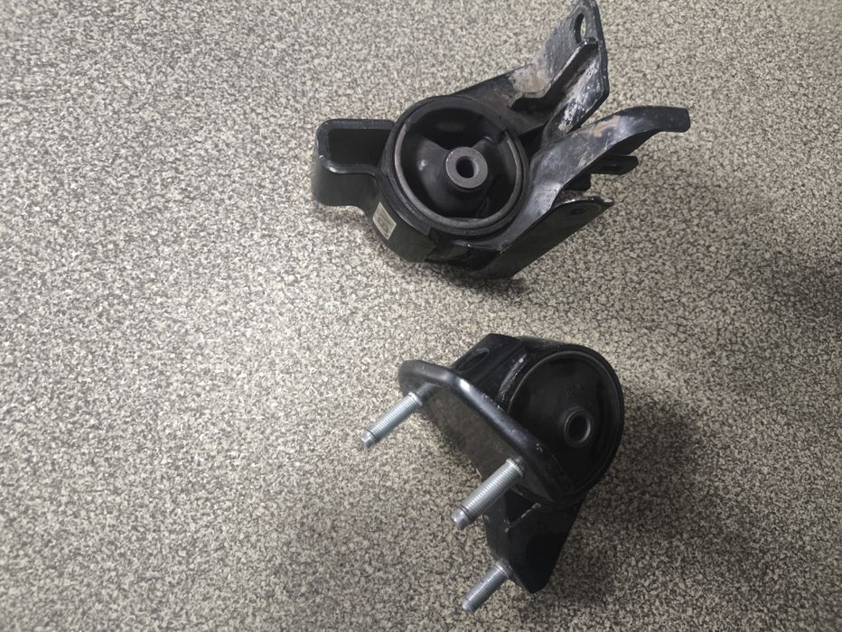 Тойота Кариб и прочие подушка коробки и двигателя задний