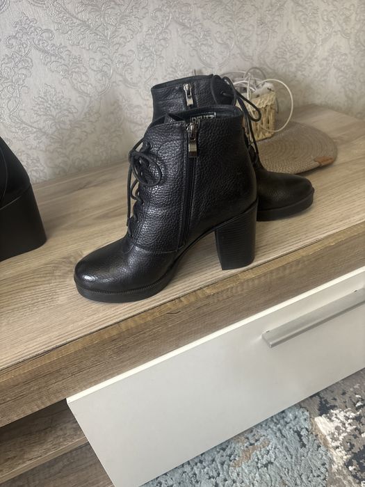 Новые ботинки зимние кожанные