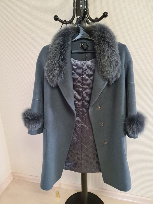 Продам демисезонное пальто