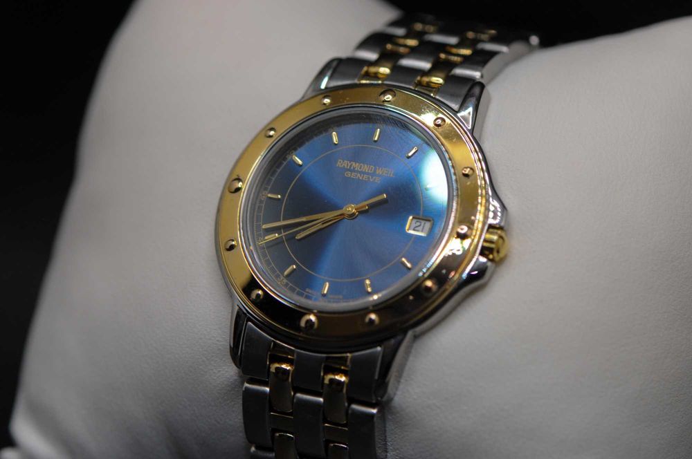 Мъжки швейцарски часовник - Raymond Weil Tango 5560