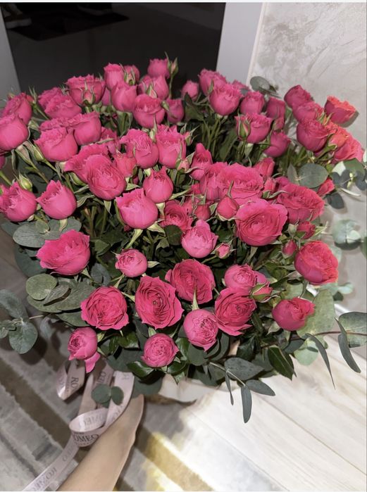 Корзина с кустовыми розами