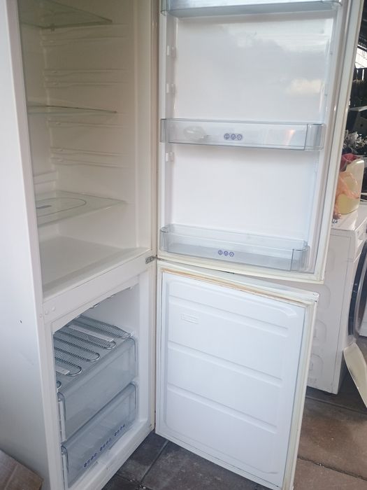 Frigider tip combină frigorifică înaltă Zanussi Whirpool
