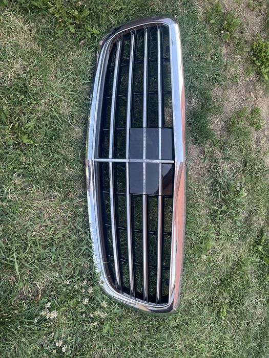 Grila Mercedes-Benz E-Class W212 (modelele anilor 2010-2013).