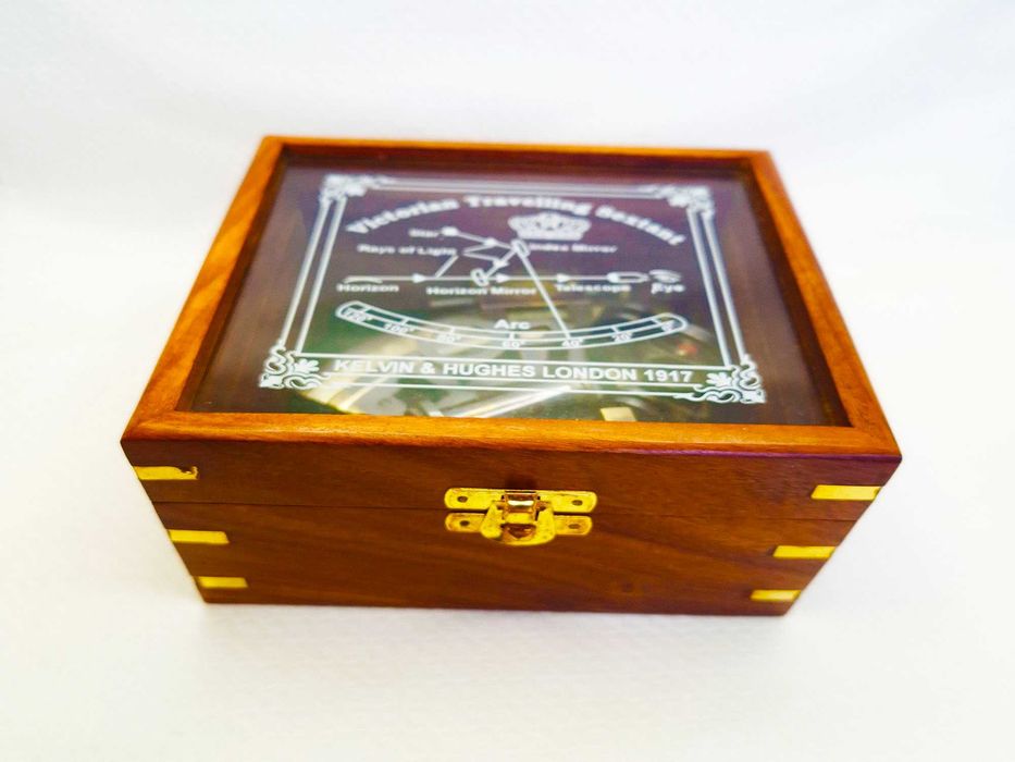 Луксозен бронзов секстант в дървена кутия