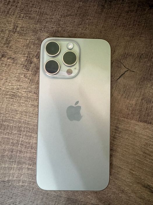 Vând Apple iPhone 15 Pro Max – Stare Foarte Bună + Cutie și Încărcător Original