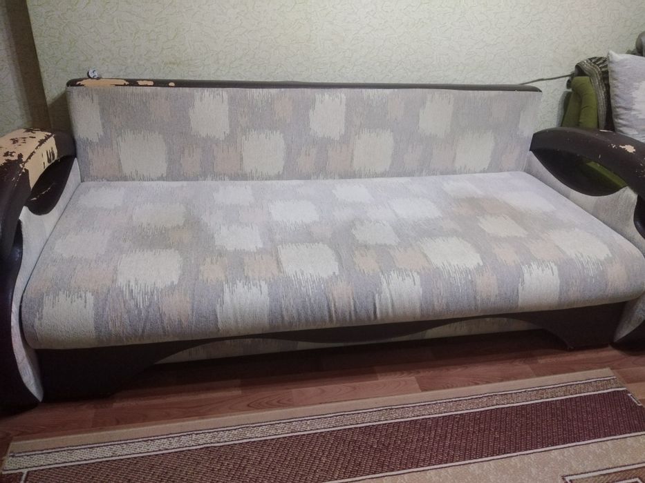 Продам б/у диван