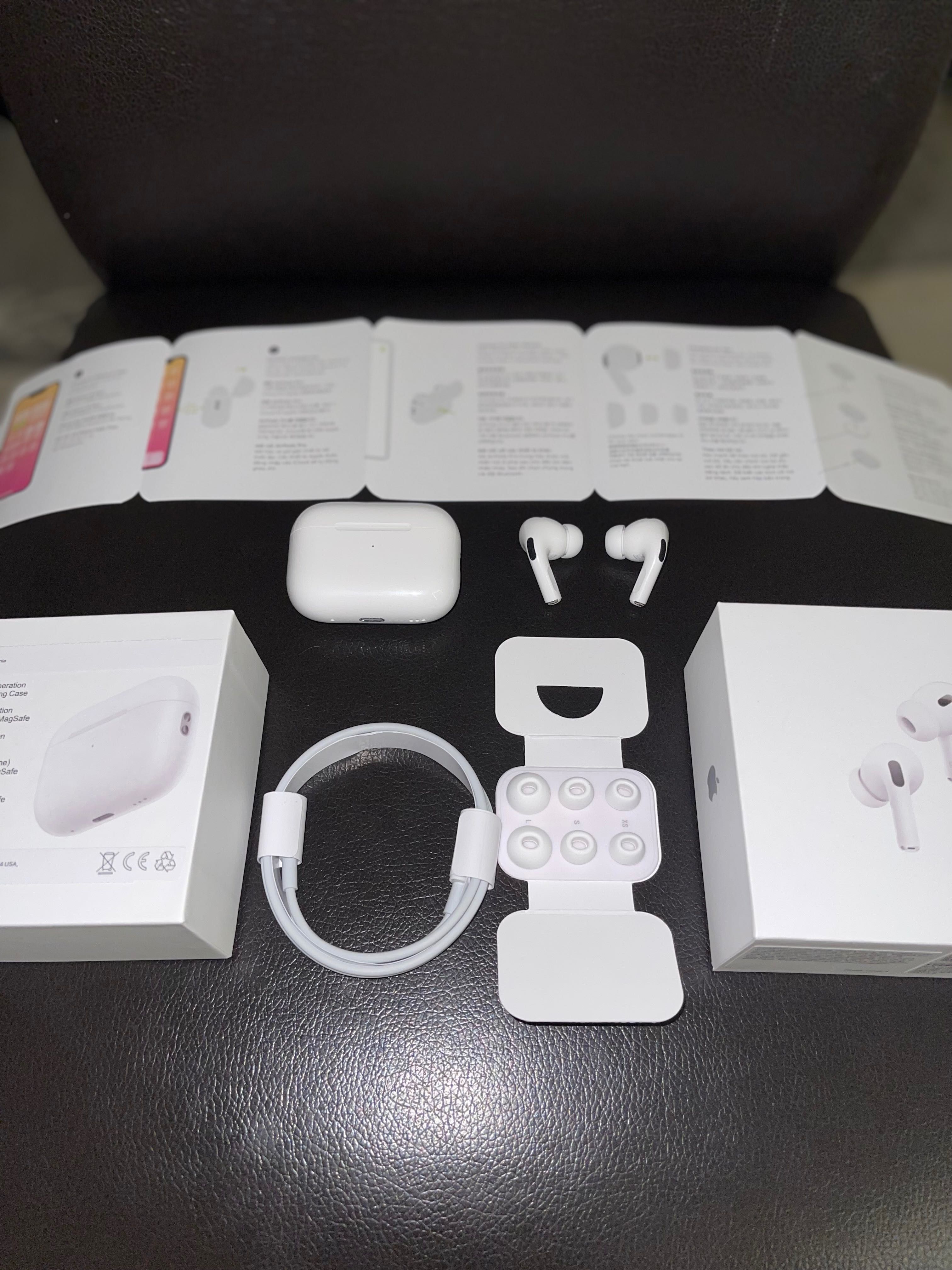 Apple AirPodsPro(Generația2) cu Carcasă de Încărcare MagSafe – Ca Noi!  Bacau • OLX.ro