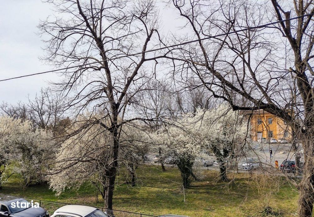 De inchiriat 3 camere parcare subterana, doar 5 minute de Parcul Heras