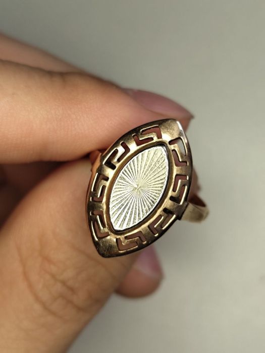продам золотое кольцо