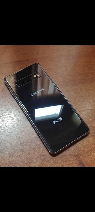 VAND S10 si S10 plus impecabile.Trimit cu verificare