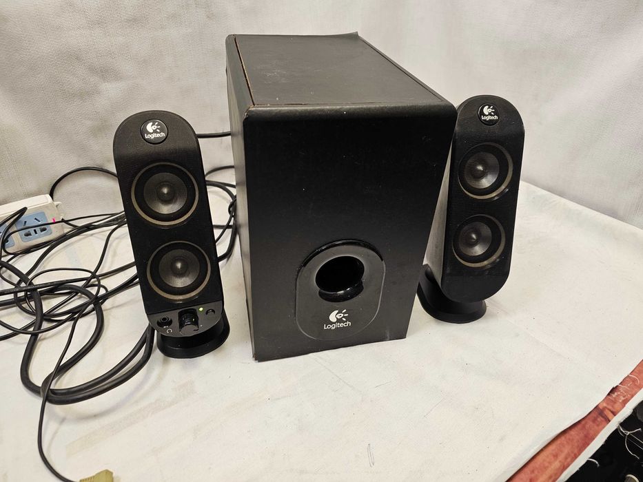 Sistem Boxe PC 2.1 Logitech X-230 Subwoofer si Sateliti Sunet Puternic