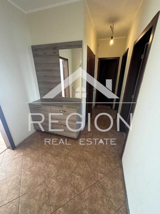 Тристаен полуобзаведен апартамент-Левски