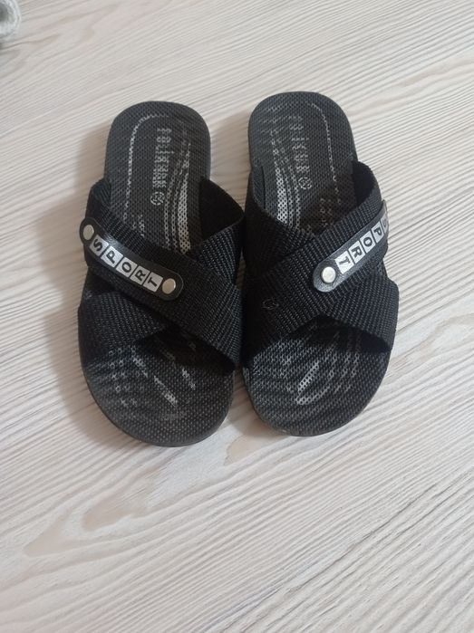 Продам отличные кроссовки для мальчика