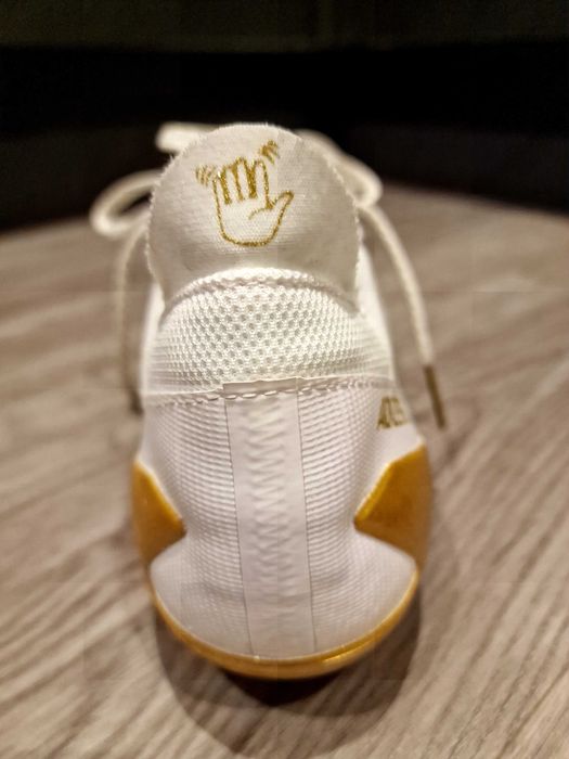 Футболно обивки Adidas Adizero