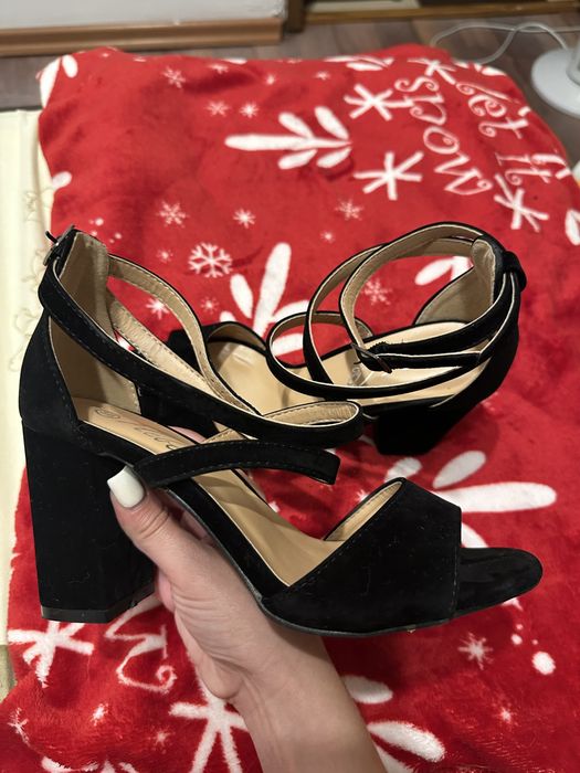 Sandale cu toc 36