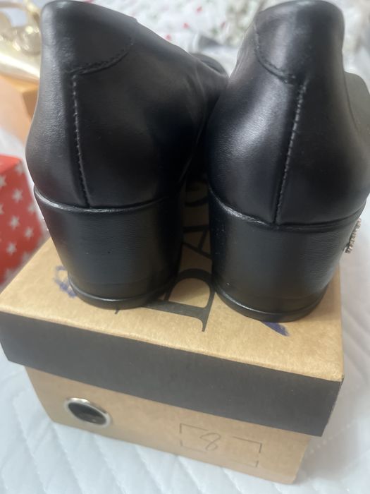 Продам туфли женские