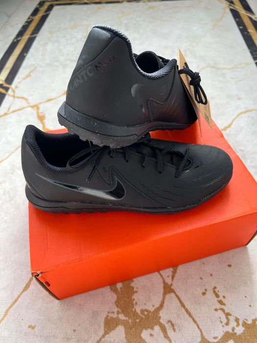 Детски футболни обувки Nike чисто нови