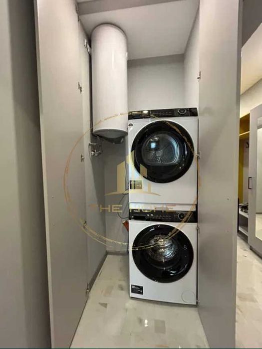 Дава се под наем Тристаен апартамент в Варна, Център - 105 кв.м за 1300 € - Снимка #9