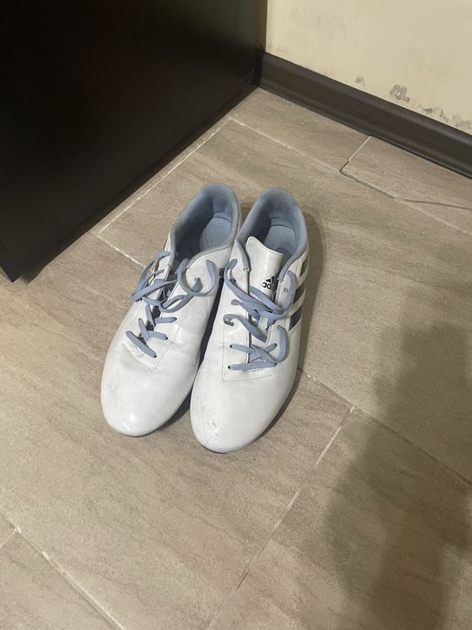 Футболни обувки Adidas с подарък чорапи
