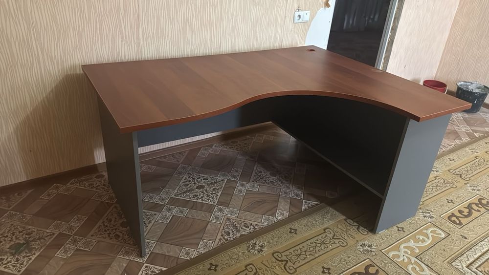 Продам Офисный стол