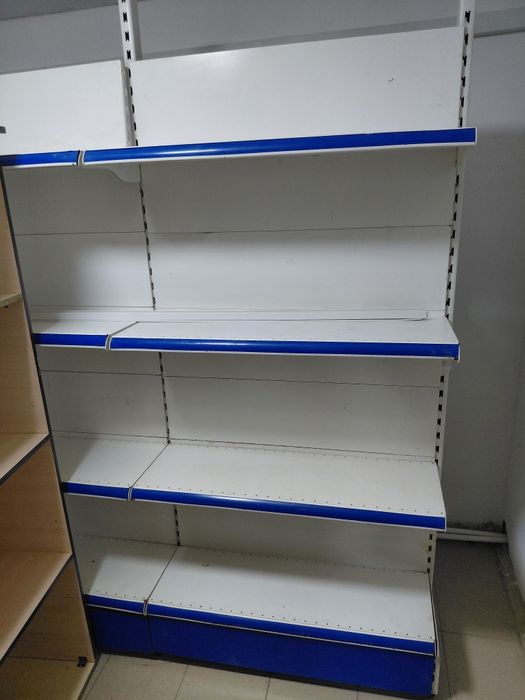 Полки витринные для магазина