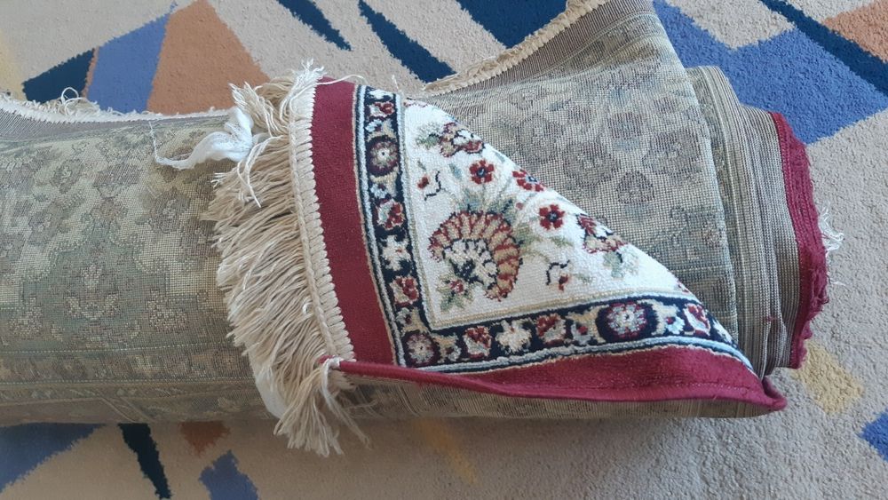 Продаю ковёр очень хорошем состояний