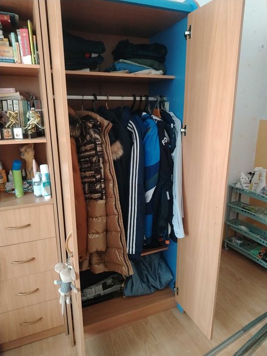 Шкаф плательный с полочками