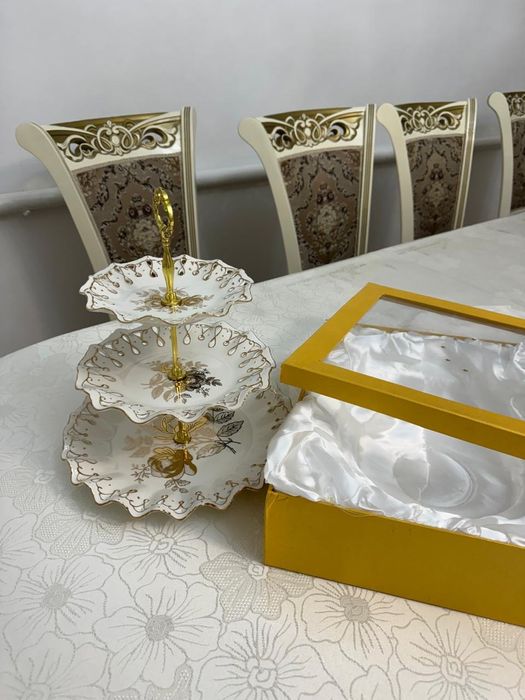 Трехъярусные круглые стеклянные тарелки