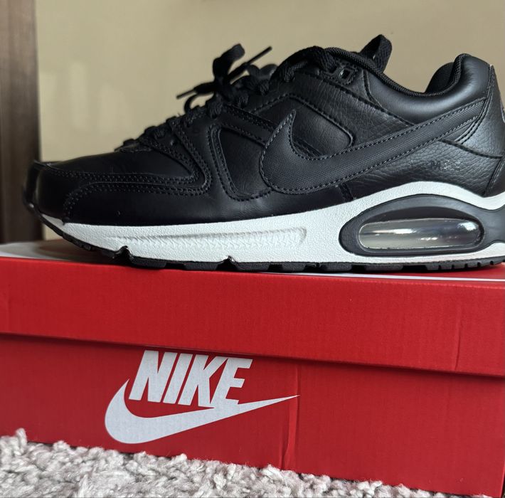 Nike air max command