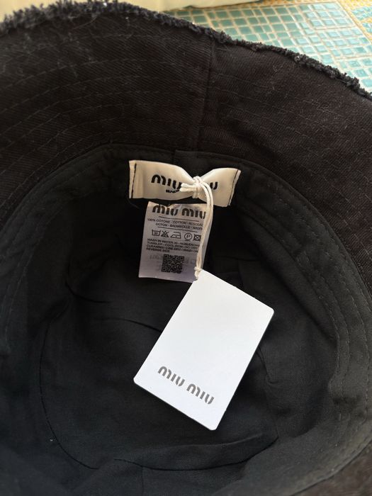 Palarie neagra Miumiu