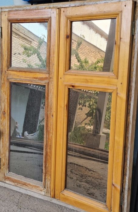 1ta eshik va 3ta deraza sotiladi.