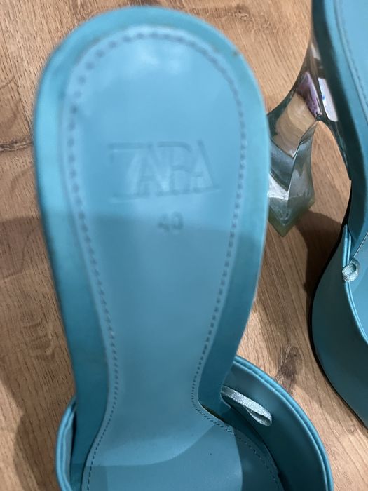 Босоножки женские