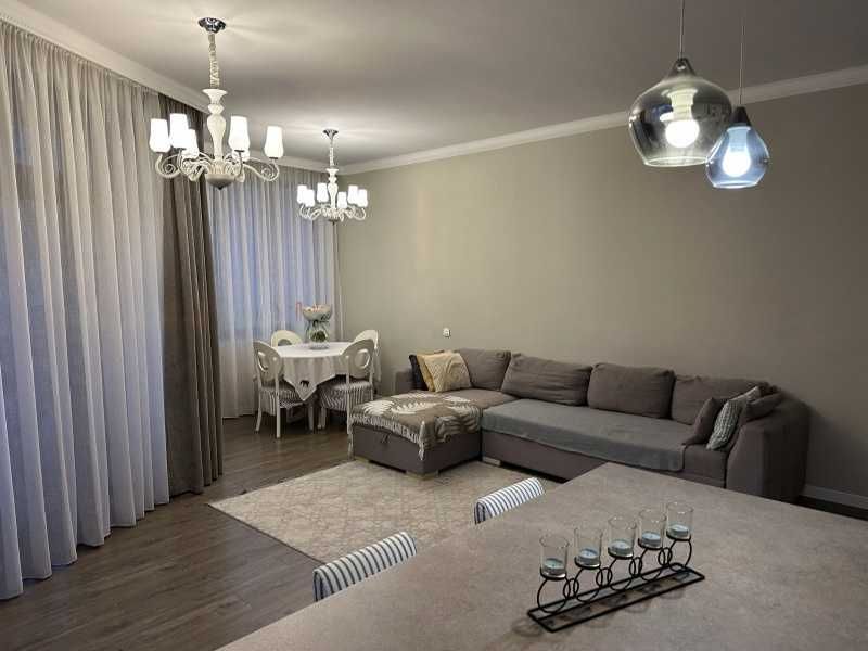 Дава се под наем Тристаен апартамент в София, Витоша - 123 кв.м за 1296.42 € - Снимка #1