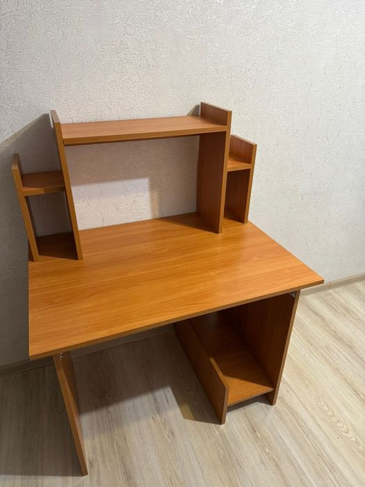 Продам компьютерный стол