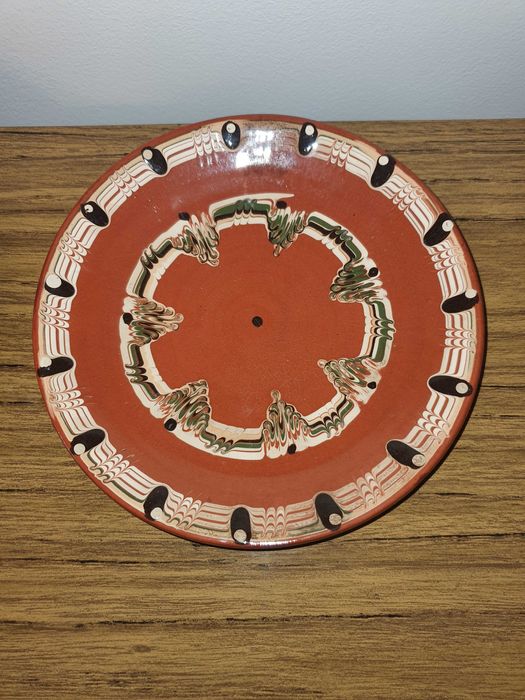 Троянски керамични чинийки 5 бр и Нови стъклени чинийки 5 бр