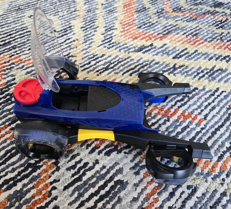 Vând Batmobil Mattel