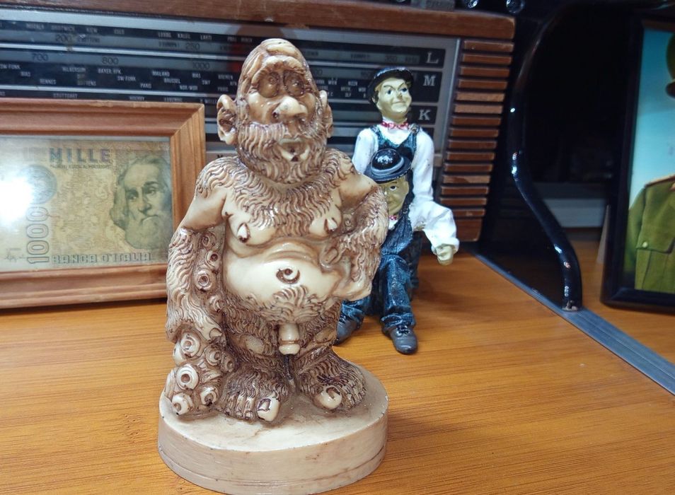 Figurină rară " omul peșterilor"gol de Neanderthal de Armani Guiseppe