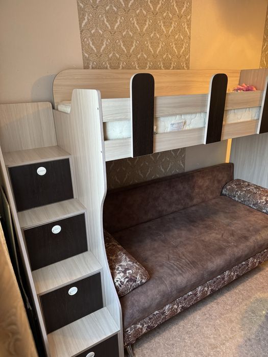 Продам двухъярусную кровать