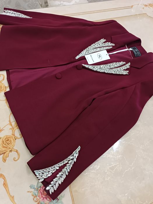 Новый вечерний костюм 42- размера Турция