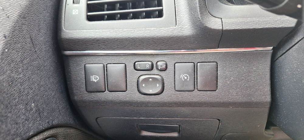 Toyota Avensis 2.0D4D 126кс
Март 2011