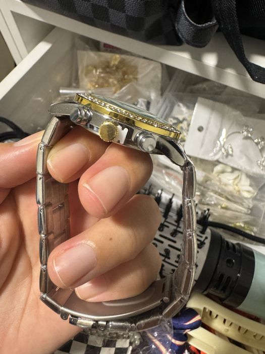 Продам часы наручные MK