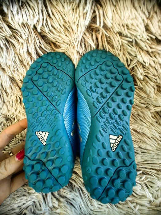 Футболни обувки Адидас