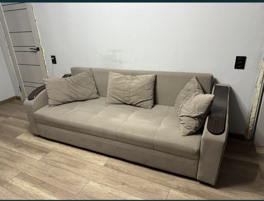 Продаётся диван.