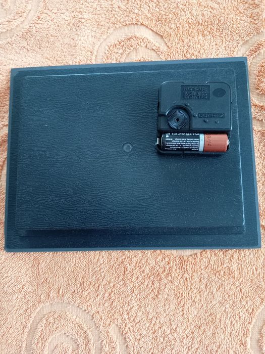 Настольные часы в зеркале