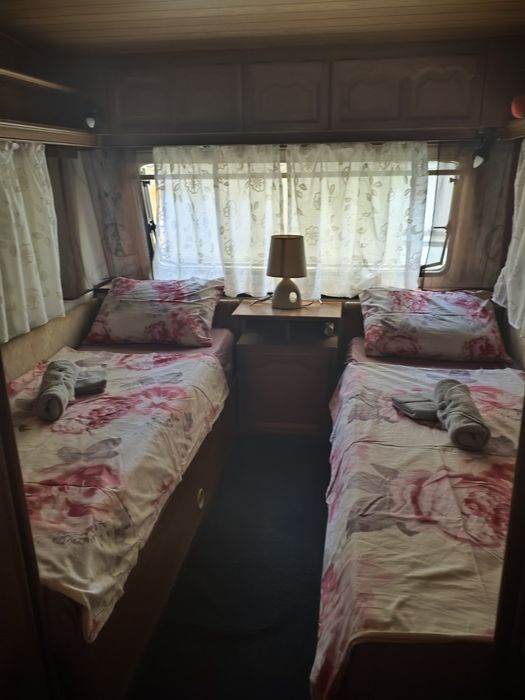 Под наем каравана с навес на къмпинг Атлиман Китен