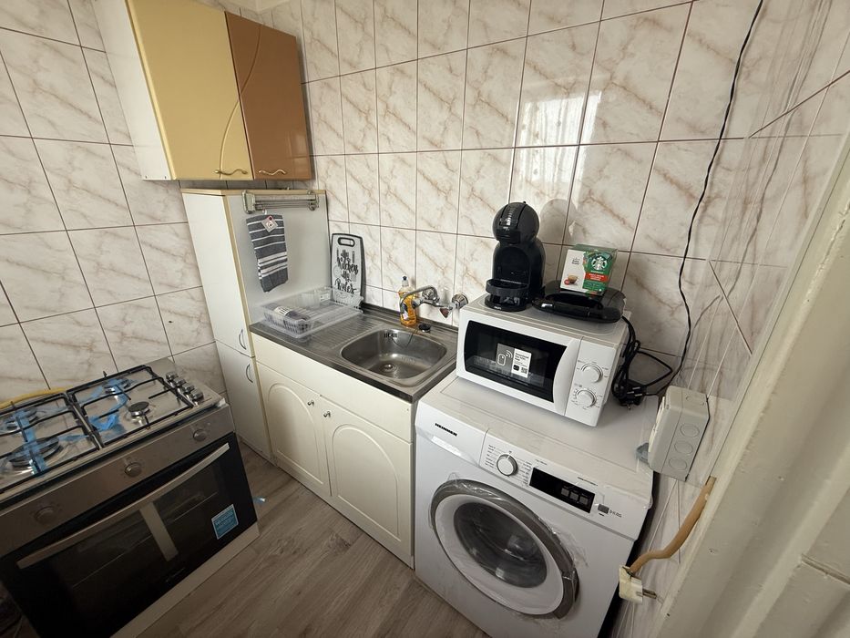 Vând apartament mobilat și utilat în suprafață de 38 MP   Etaj 4/4.