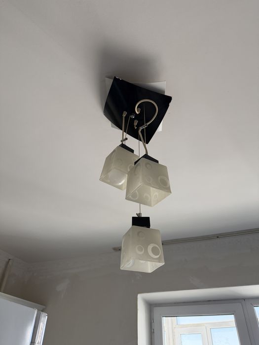 Продам люстры 2 шт