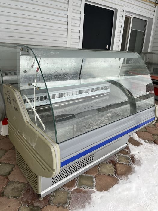Продам витринные холодильники бу